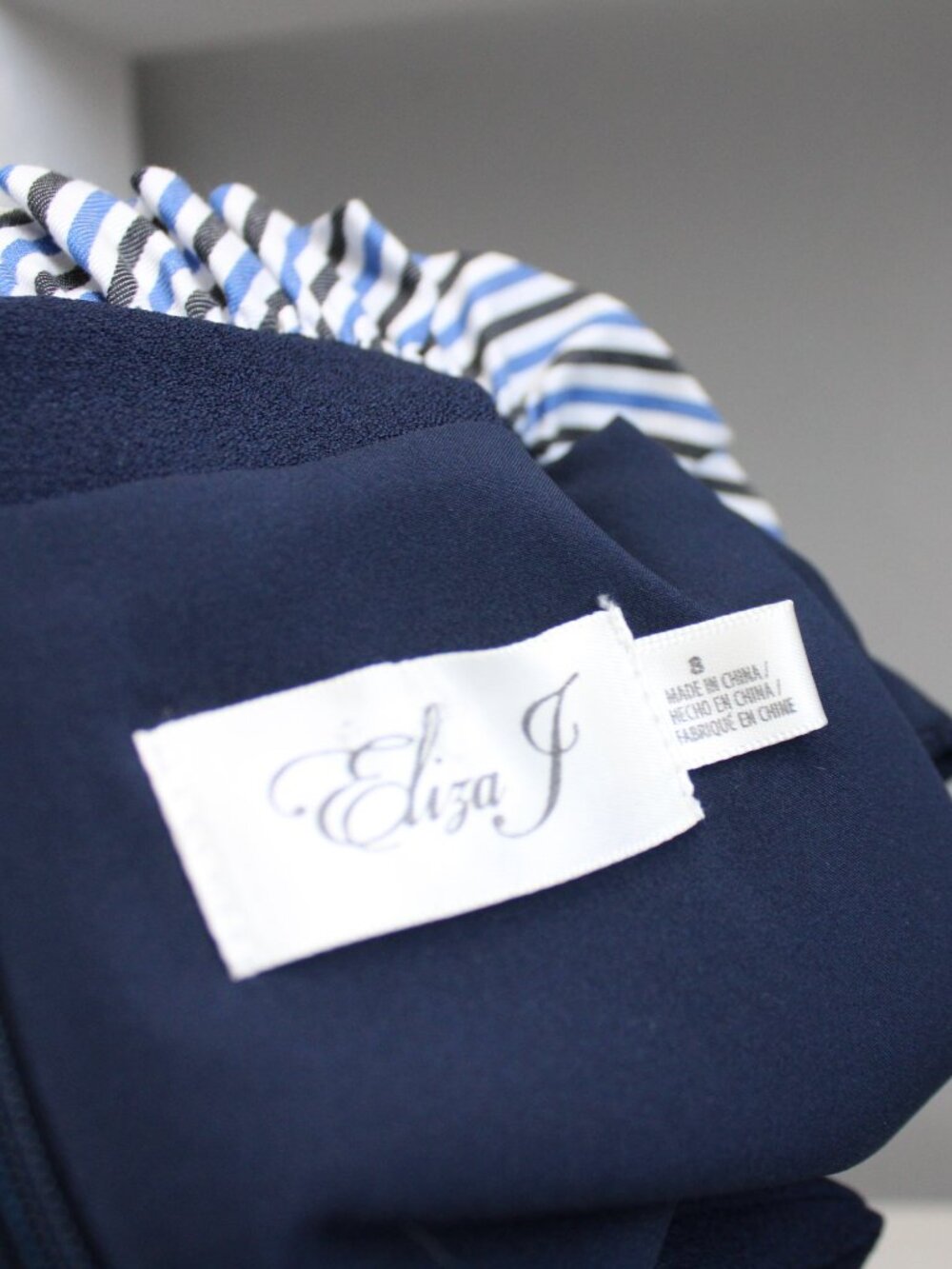 Eliza J Ruffle Striped Trim Sleeveless Crepe Navy Blue Above The Knee Dress sz 8 - Picture 4 of 7